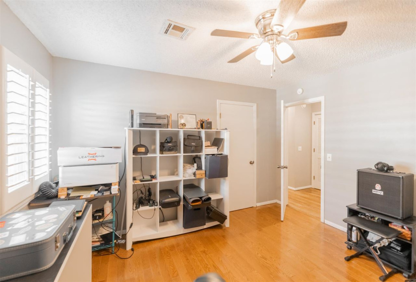 3 Bedrooms Bedrooms, 0 ,2 BathroomsBathrooms,Residential,Single Family,Sunnybrook,1,133990