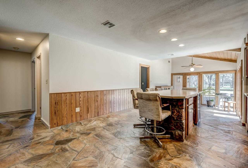 4 Bedrooms Bedrooms, 0 ,2 BathroomsBathrooms,Residential,Single Family,8th,1,133992