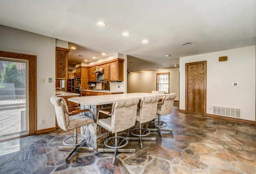 4 Bedrooms Bedrooms, 0 ,2 BathroomsBathrooms,Residential,Single Family,8th,1,133992