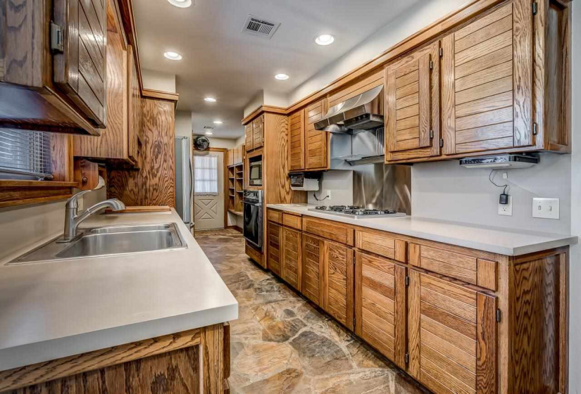 4 Bedrooms Bedrooms, 0 ,2 BathroomsBathrooms,Residential,Single Family,8th,1,133992