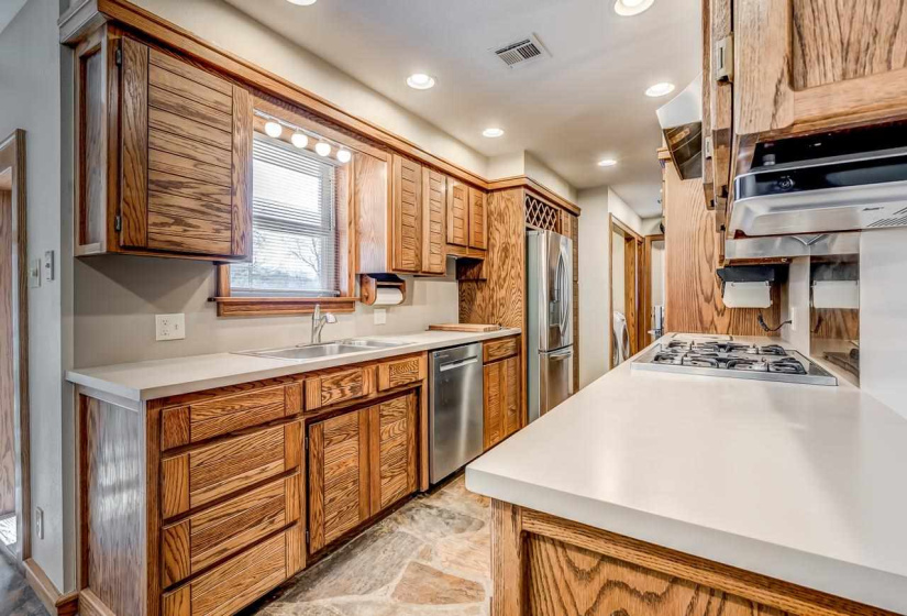 4 Bedrooms Bedrooms, 0 ,2 BathroomsBathrooms,Residential,Single Family,8th,1,133992