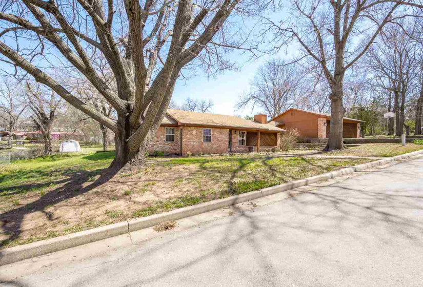 4 Bedrooms Bedrooms, 0 ,2 BathroomsBathrooms,Residential,Single Family,8th,1,133992