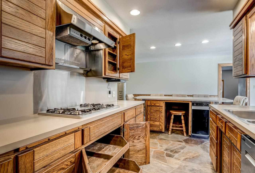 4 Bedrooms Bedrooms, 0 ,2 BathroomsBathrooms,Residential,Single Family,8th,1,133992