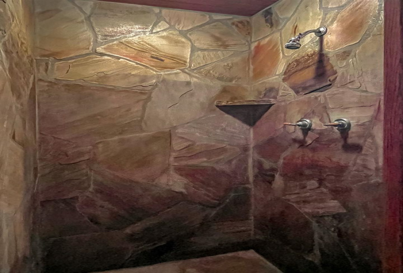 4 Bedrooms Bedrooms, 0 ,2 BathroomsBathrooms,Residential,Single Family,8th,1,133992