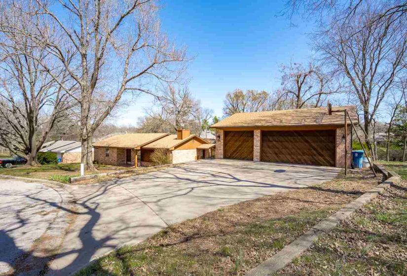 4 Bedrooms Bedrooms, 0 ,2 BathroomsBathrooms,Residential,Single Family,8th,1,133992