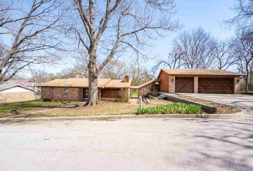 4 Bedrooms Bedrooms, 0 ,2 BathroomsBathrooms,Residential,Single Family,8th,1,133992