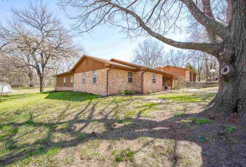 4 Bedrooms Bedrooms, 0 ,2 BathroomsBathrooms,Residential,Single Family,8th,1,133992