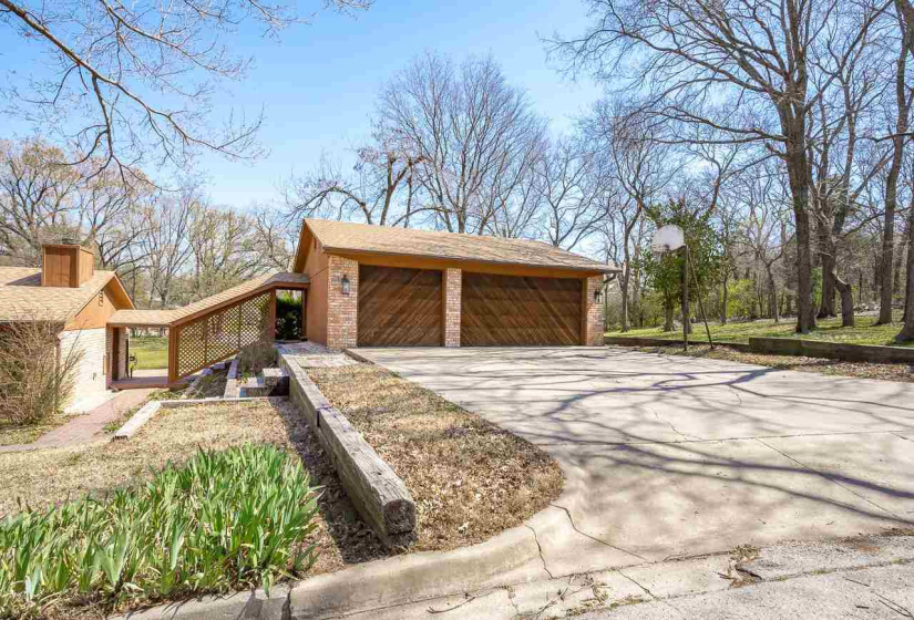 4 Bedrooms Bedrooms, 0 ,2 BathroomsBathrooms,Residential,Single Family,8th,1,133992