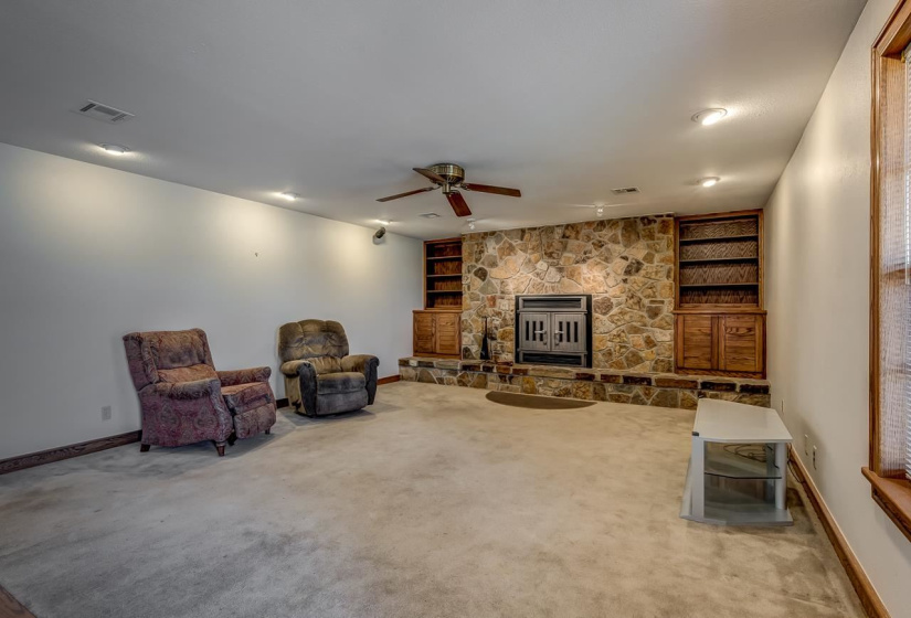 4 Bedrooms Bedrooms, 0 ,2 BathroomsBathrooms,Residential,Single Family,8th,1,133992