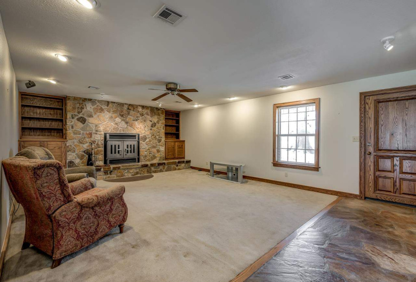 4 Bedrooms Bedrooms, 0 ,2 BathroomsBathrooms,Residential,Single Family,8th,1,133992