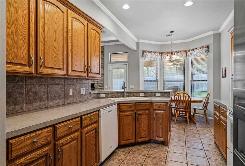 4 Bedrooms Bedrooms, 0 ,2 BathroomsBathrooms,Residential,Single Family,33rd,1.5,133998