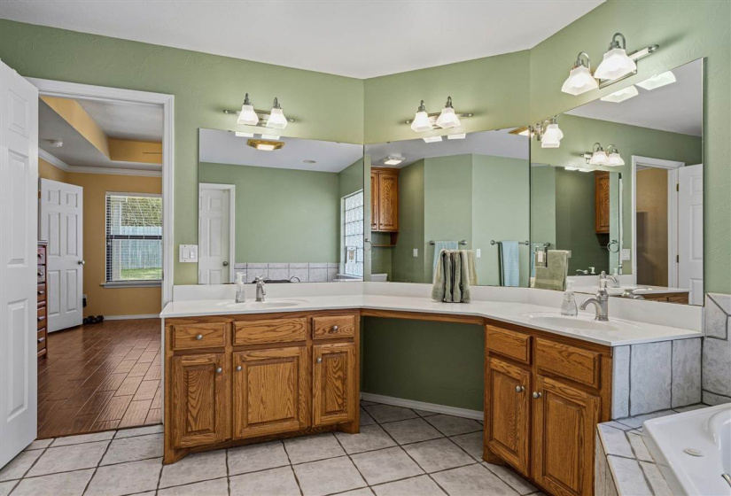 4 Bedrooms Bedrooms, 0 ,2 BathroomsBathrooms,Residential,Single Family,33rd,1.5,133998