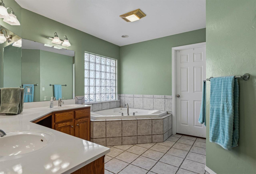 4 Bedrooms Bedrooms, 0 ,2 BathroomsBathrooms,Residential,Single Family,33rd,1.5,133998