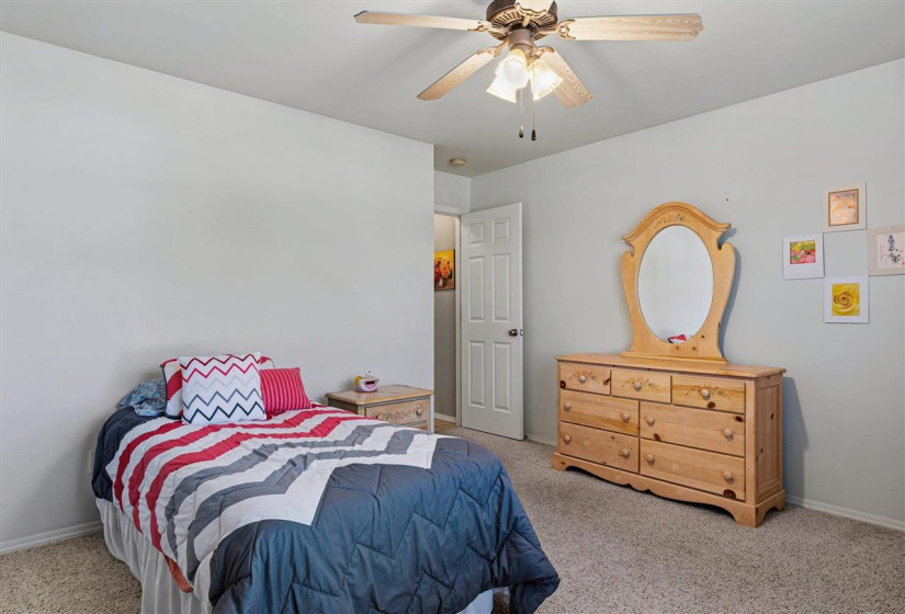 4 Bedrooms Bedrooms, 0 ,2 BathroomsBathrooms,Residential,Single Family,33rd,1.5,133998