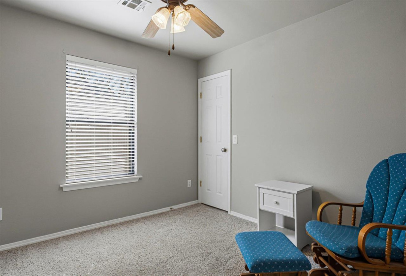 4 Bedrooms Bedrooms, 0 ,2 BathroomsBathrooms,Residential,Single Family,33rd,1.5,133998