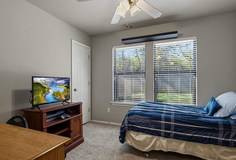 4 Bedrooms Bedrooms, 0 ,2 BathroomsBathrooms,Residential,Single Family,33rd,1.5,133998