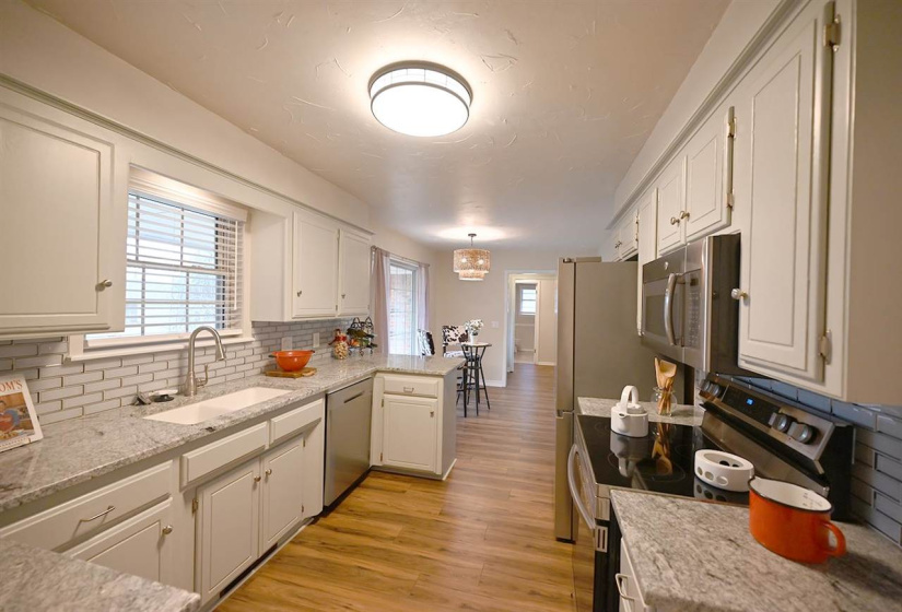 3 Bedrooms Bedrooms, 0 ,2 BathroomsBathrooms,Residential,Single Family,Westbrook,1,133870