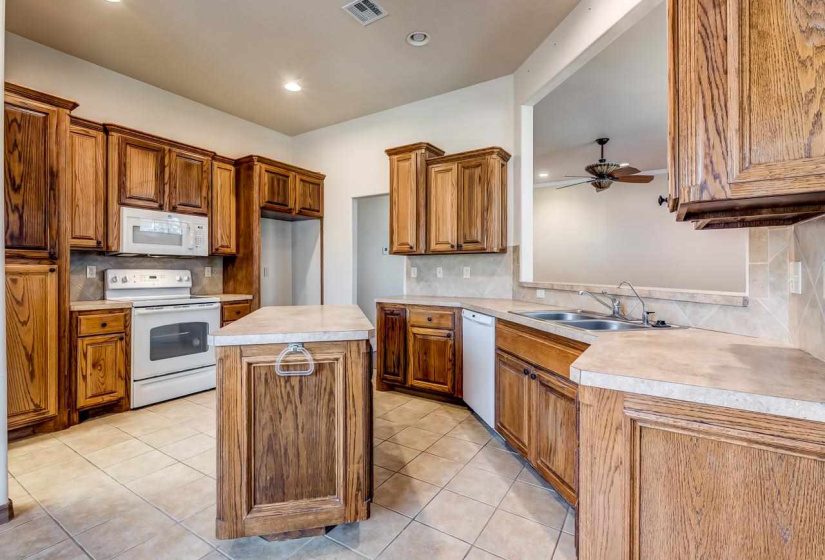 3 Bedrooms Bedrooms, 0 ,2 BathroomsBathrooms,Residential,Single Family,Kyle Court,1,134029