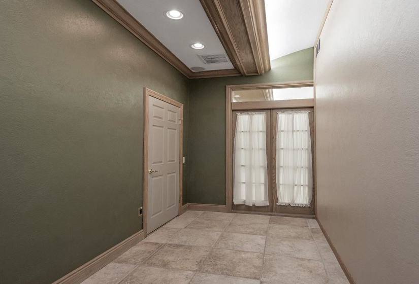 0 ,Commercial/industrial,Commercial,Lakeview,2,134052