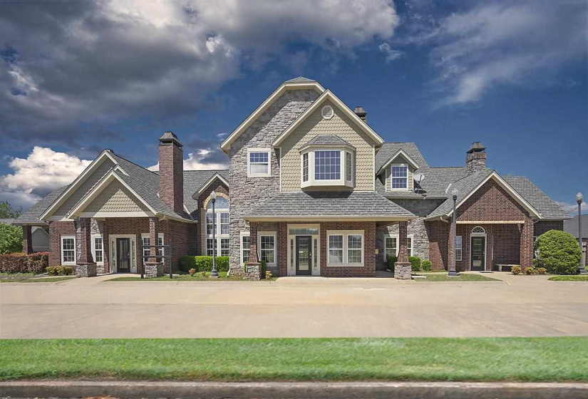 0 ,Commercial/industrial,Commercial,Lakeview,2,134052