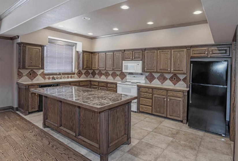 0 ,Commercial/industrial,Commercial,Lakeview,2,134052